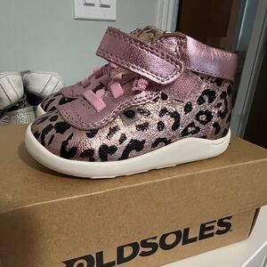 Old soles pink leopard print baby shoes. Never worn.